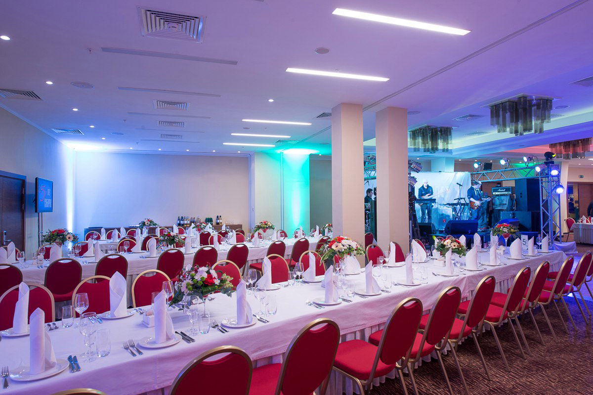 Зал на 200 человек — Garden Grille & Bar