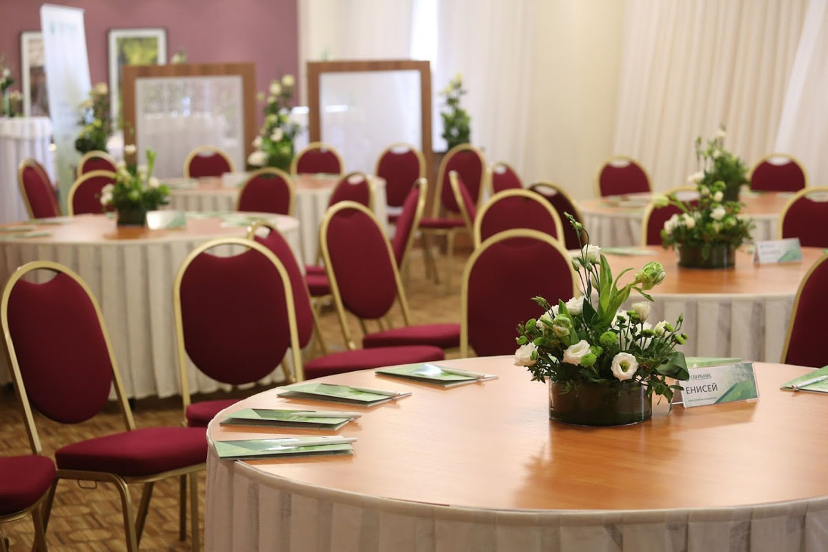 Зал на 220 человек — Garden Grille & Bar