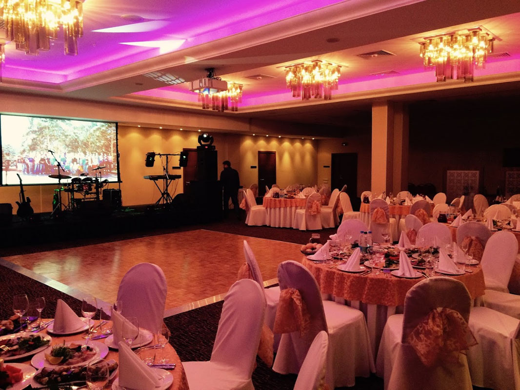 Зал на 220 человек — Garden Grille & Bar