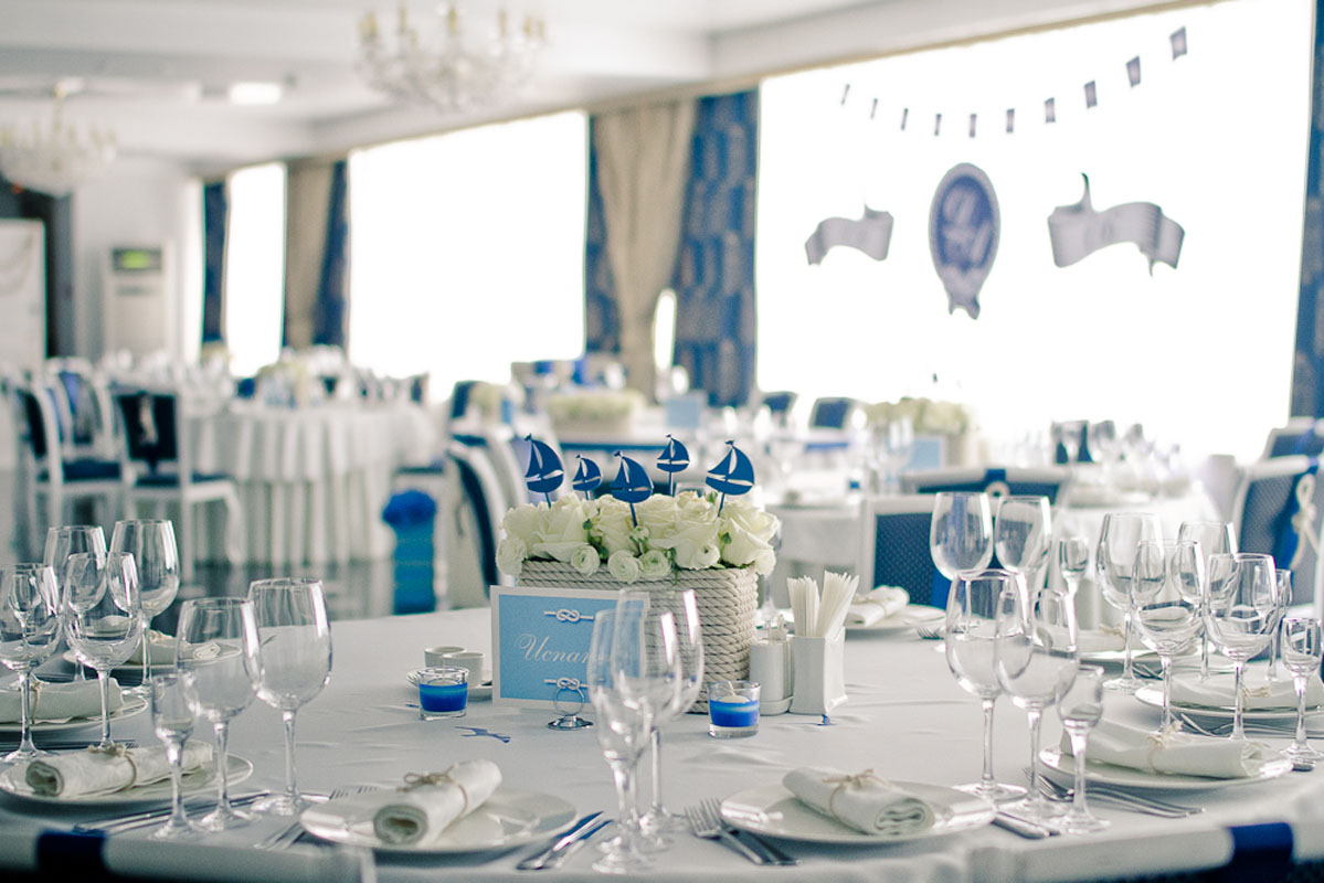 Ресторан Иоанидис — Зал на 90 человек, фото банкетного зала