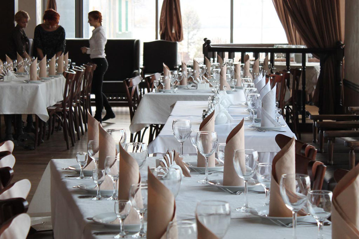 Сибирский Сафари клуб — Зал на 70 человек, фото банкетного зала