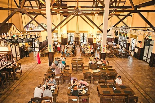 Основной зал — Biergarten