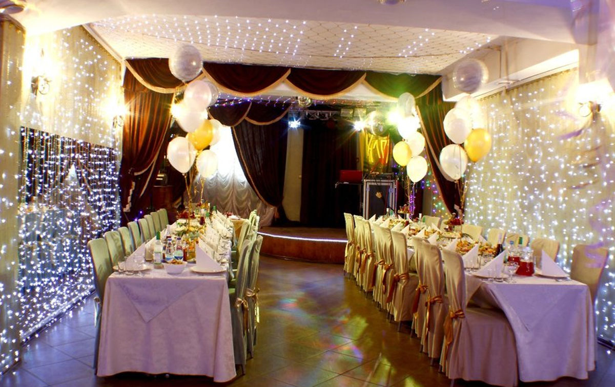 Основной зал — Клен