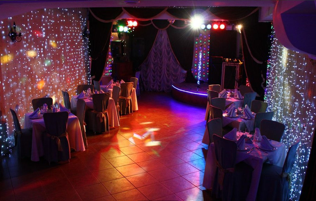 Основной зал — Клен