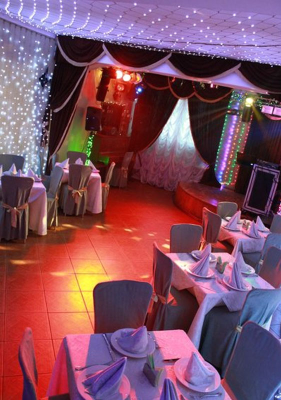 Основной зал — Клен