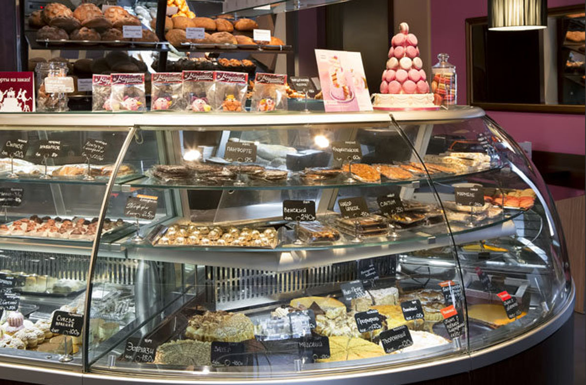 Основной зал — Круассан кафе на Багратиона