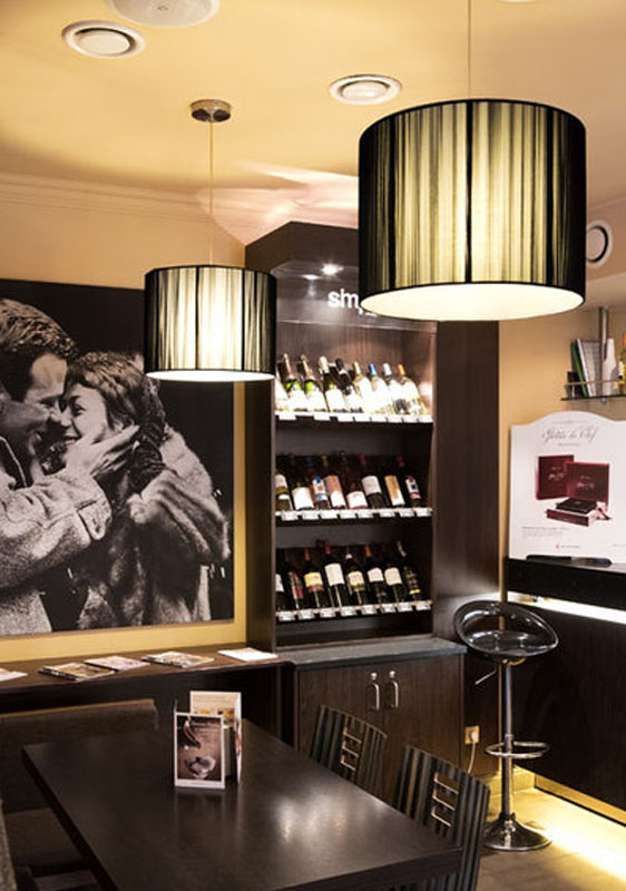 Основной зал — Круассан кафе на Багратиона