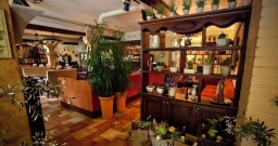 Основной зал