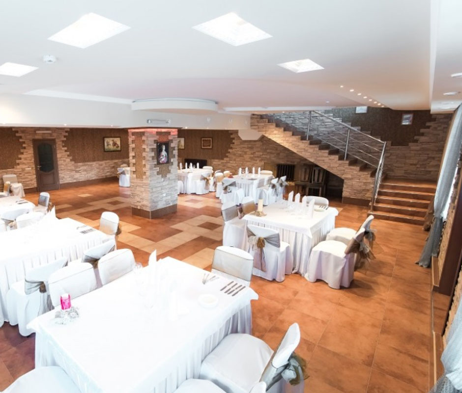 Зал на 100 человек — Роев ручей