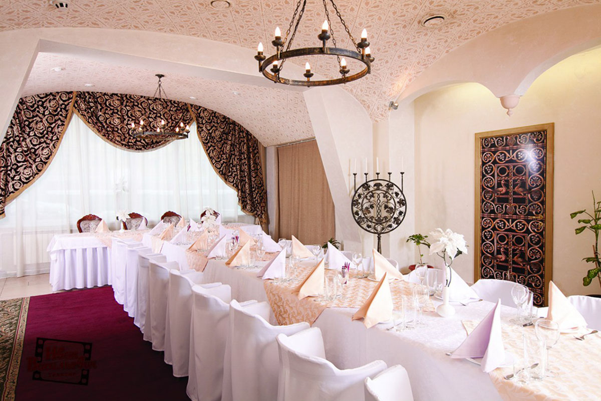 Основной зал — Иван Васильевич