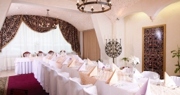 Основной зал — интерьер зала