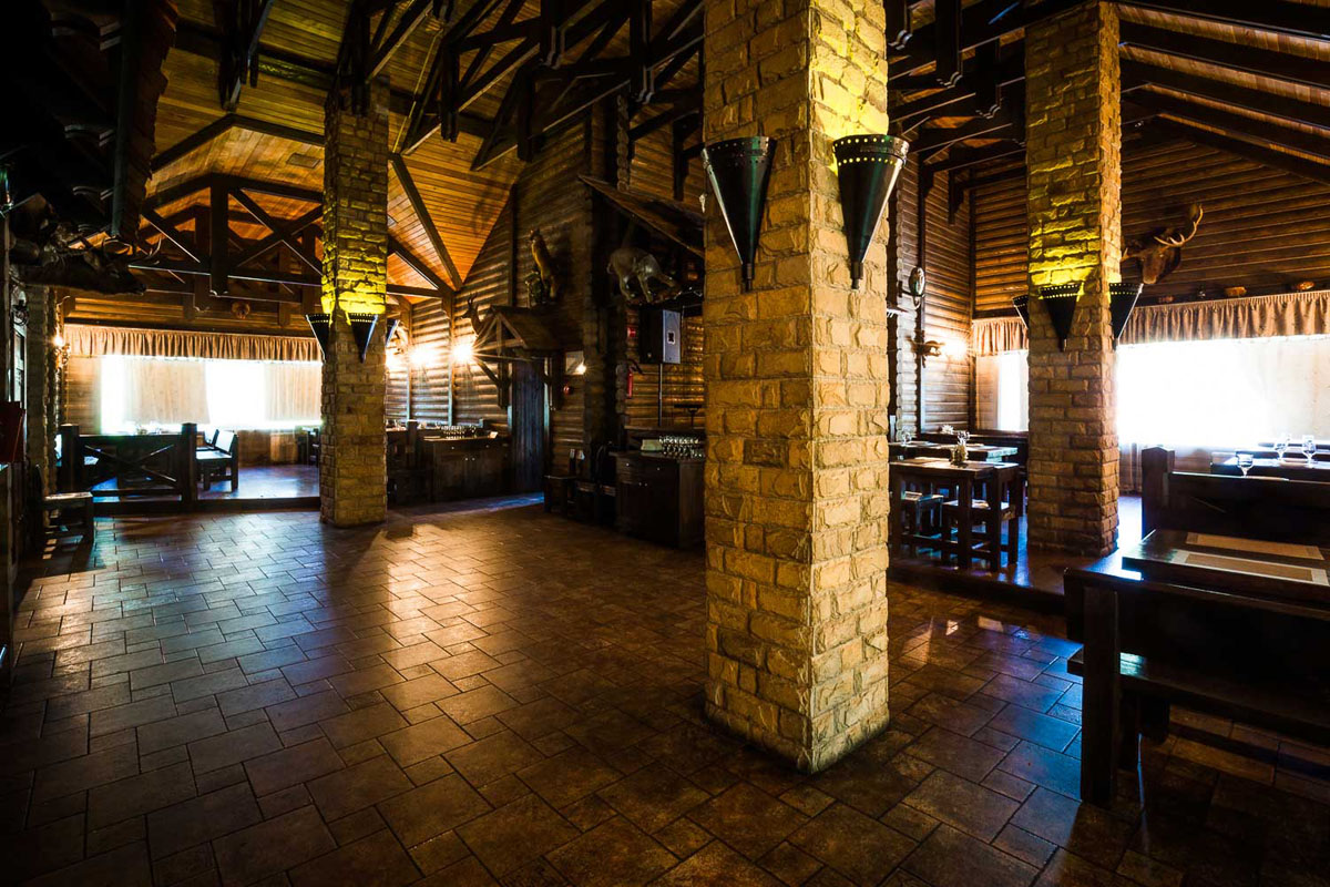 Основной зал — Ресторан Изба