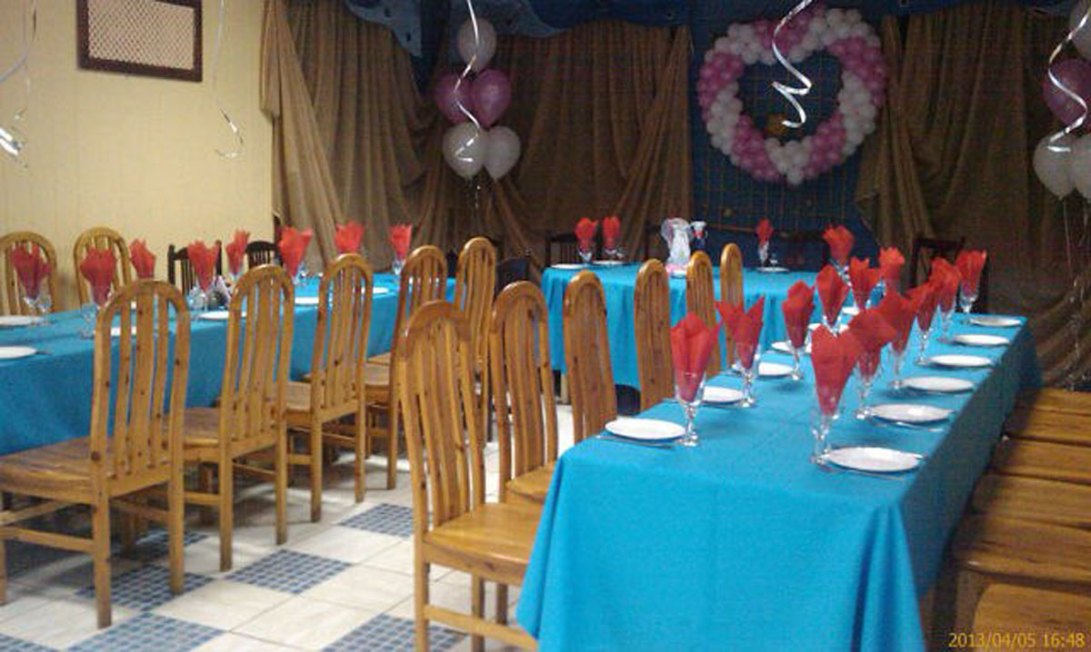 Основной зал — Тет-А-Тет