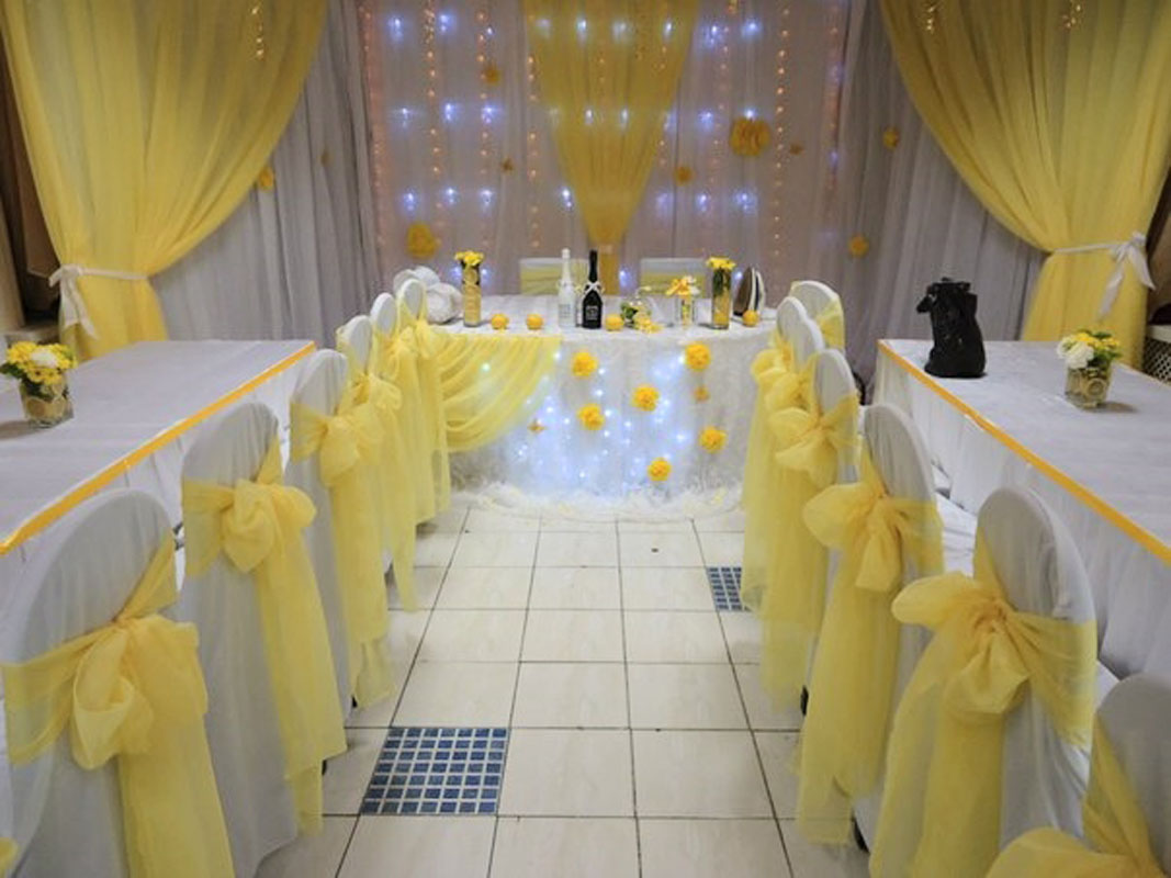 Основной зал — Тет-А-Тет