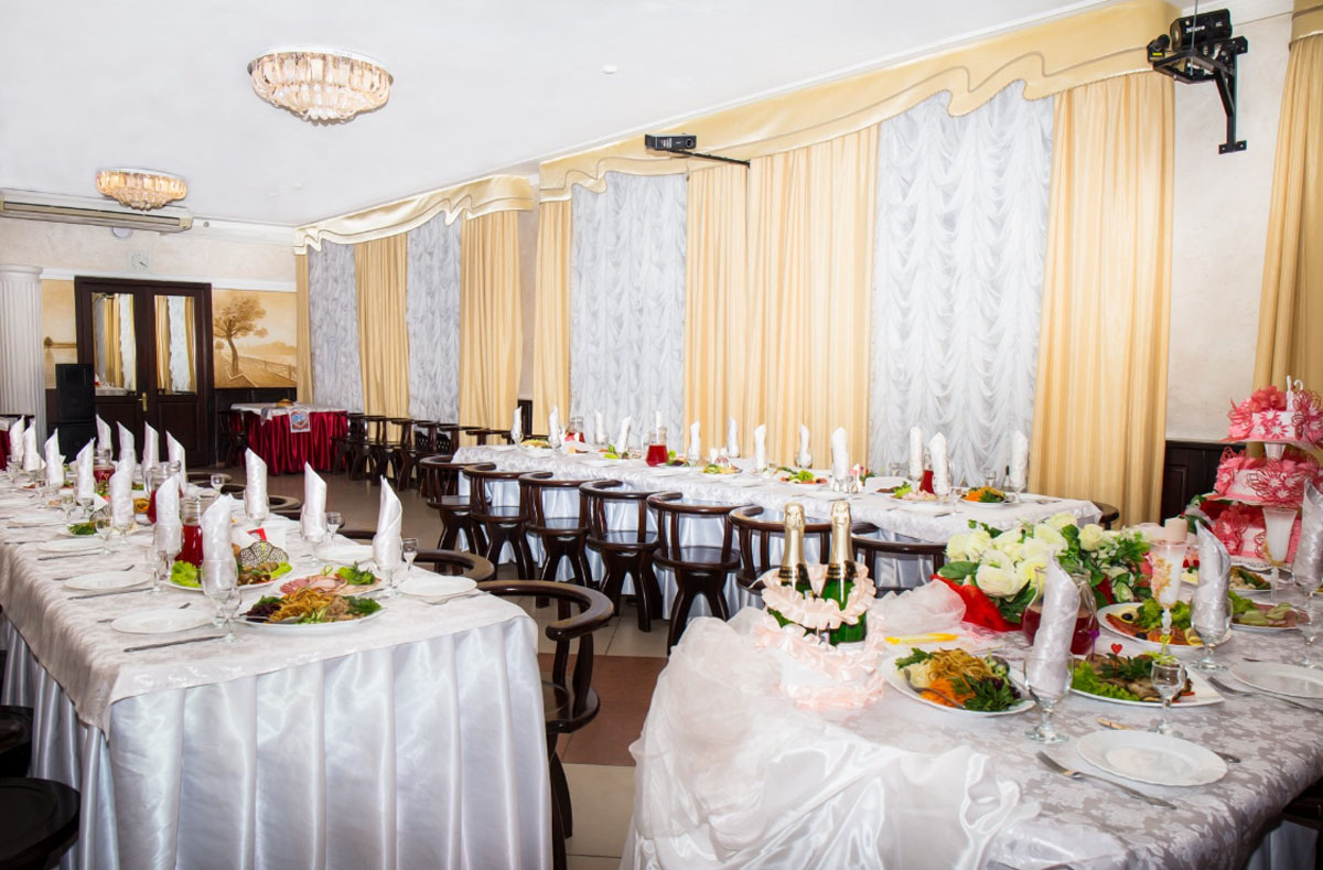 Основной зал — Кафе Невское