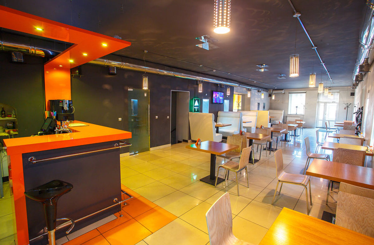 Основной зал — Гараж