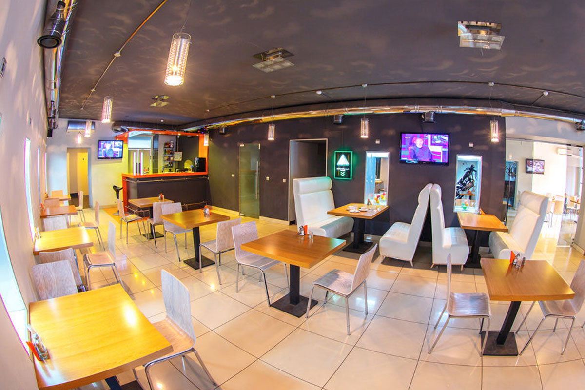 Основной зал — Гараж