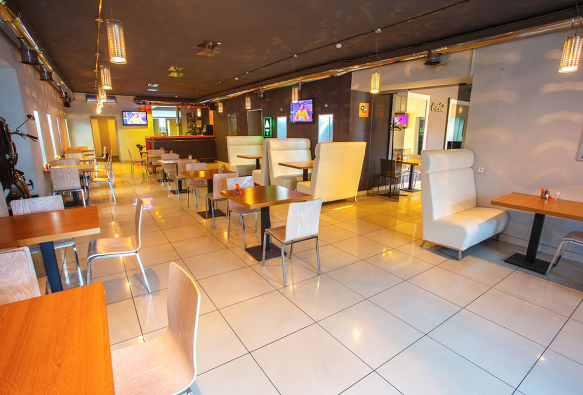 Основной зал — Гараж