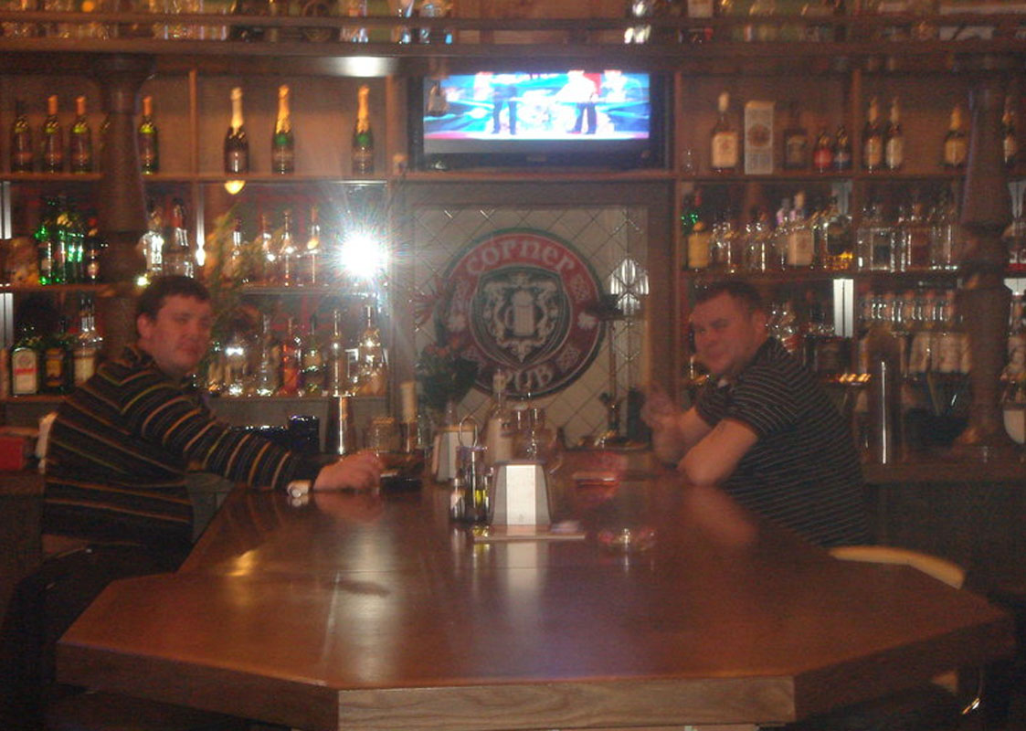 Основной зал — Бар Угловой