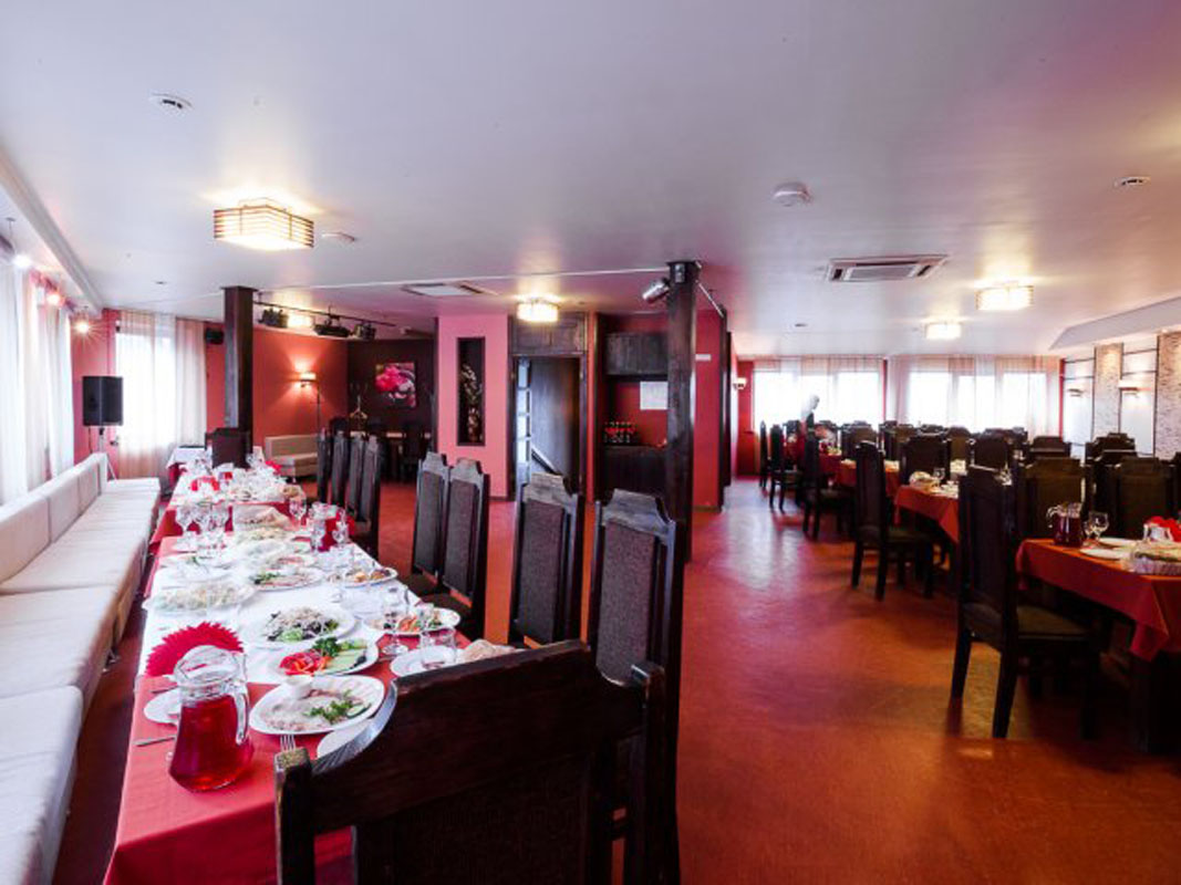 Зал на 100 человек