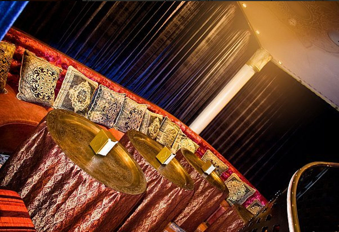 Зал с баром — Турандот