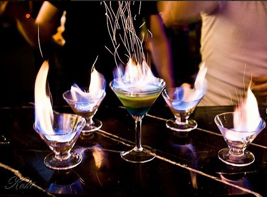 Зал с баром — Турандот