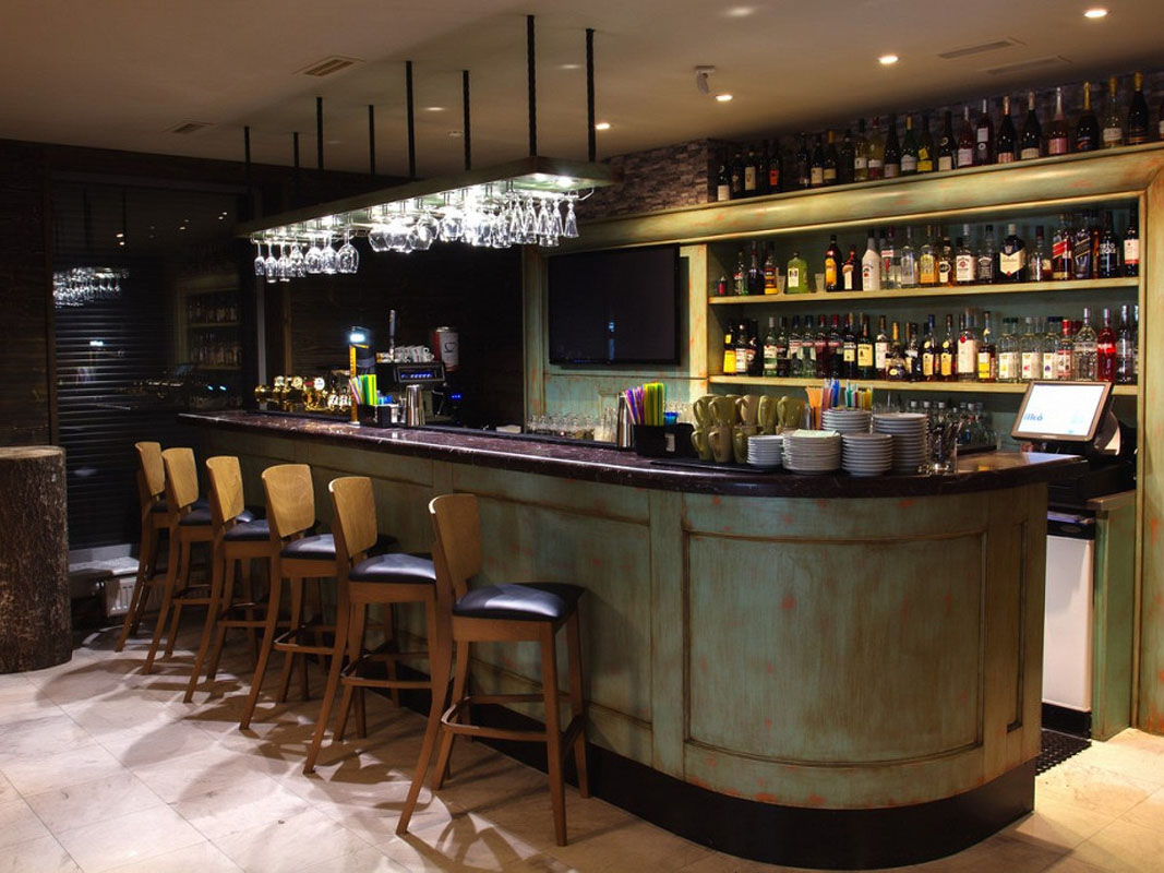 Тироль — Зал с баром, фото банкетного зала