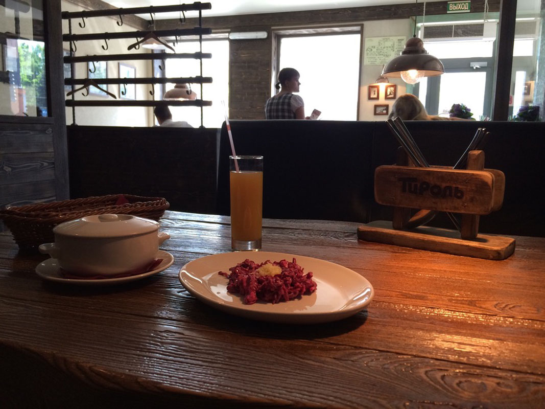 Зал с баром — Тироль