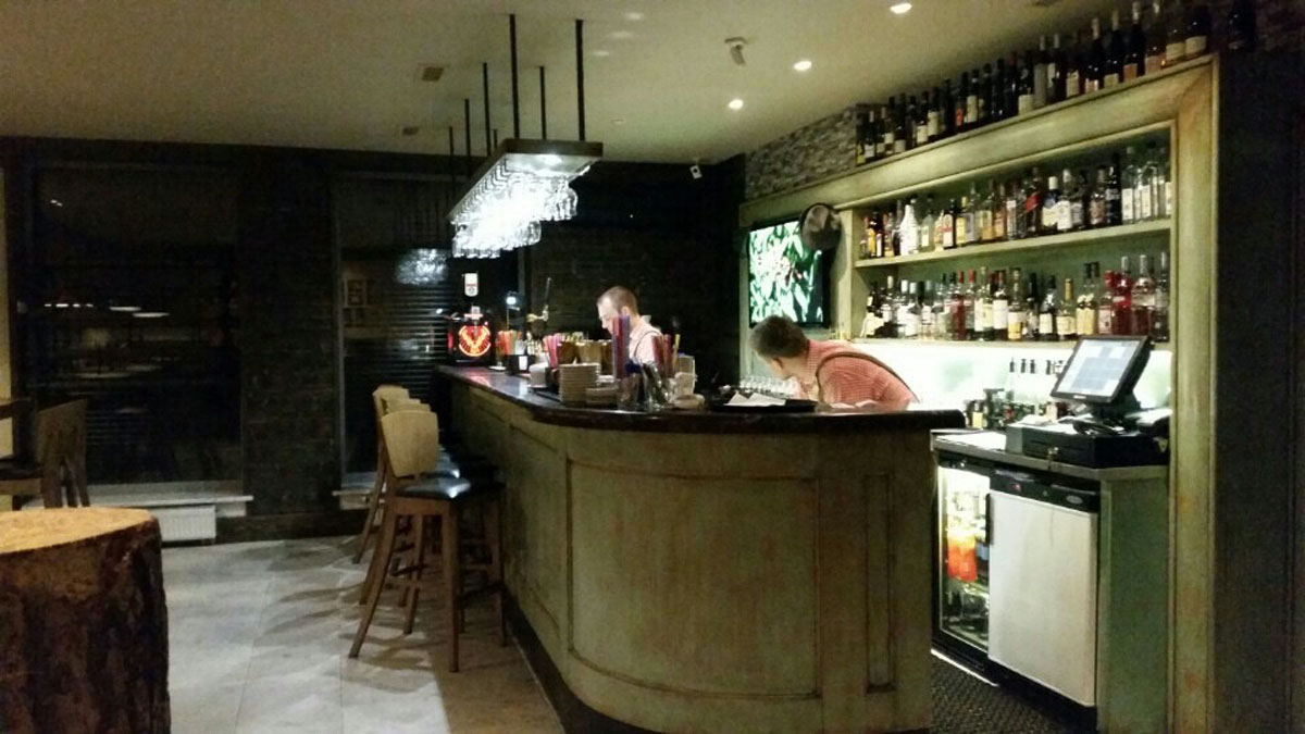 Зал с баром — Тироль