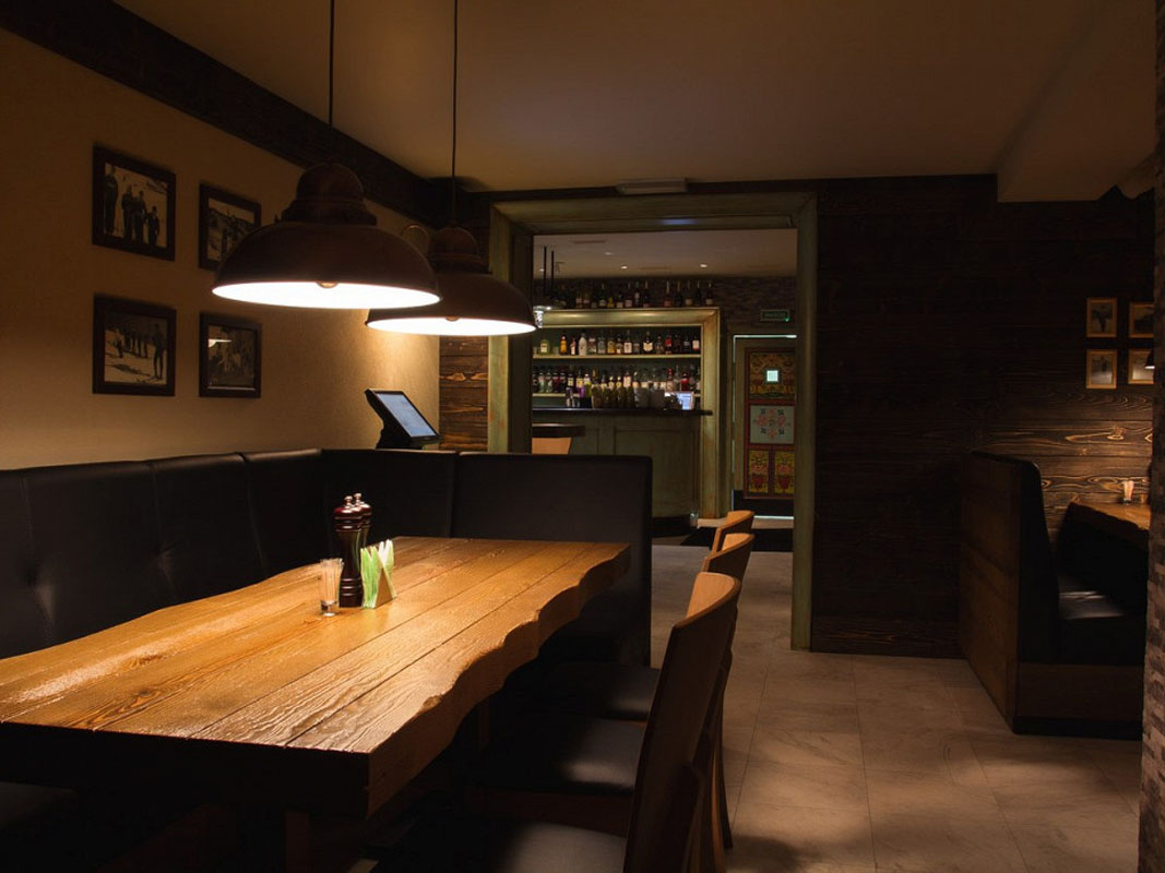 Зал с баром — Тироль