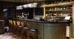 Зал с баром