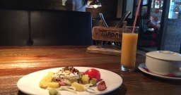 Зал с баром — подробнее о зале