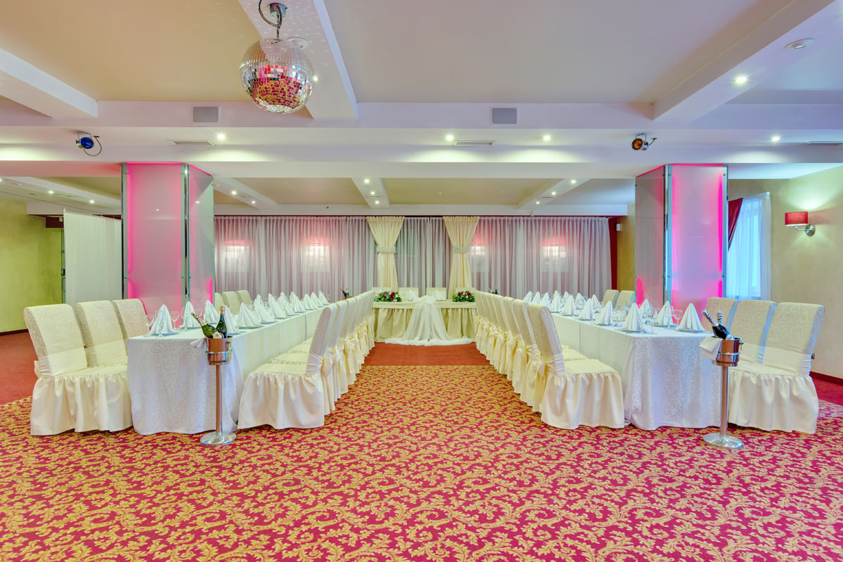 Красный зал Турист — Турист