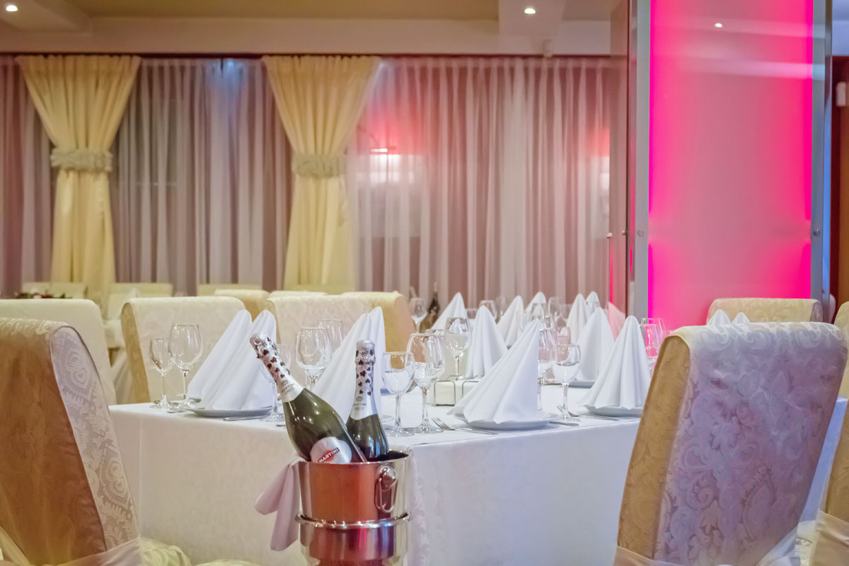 Красный зал Турист — Турист