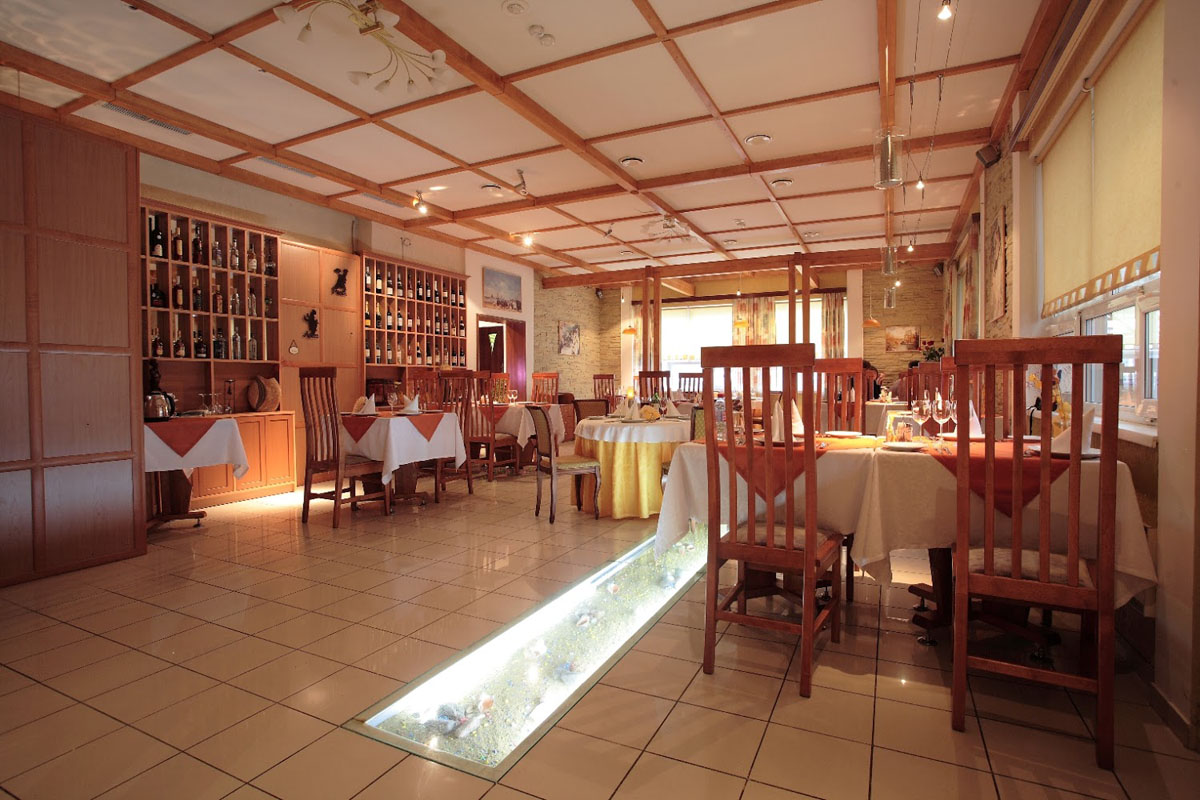 Основной зал