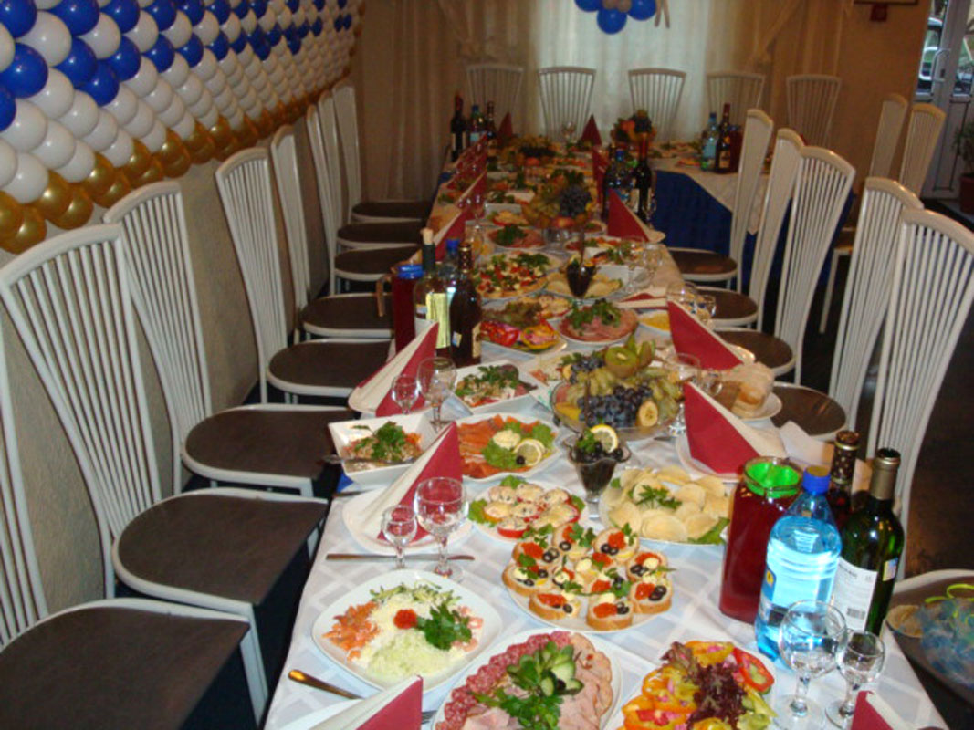 Основной зал — Кафе Карпаты