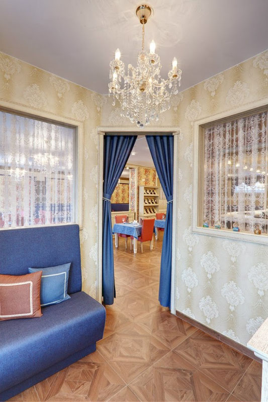 Основной зал — Барышня