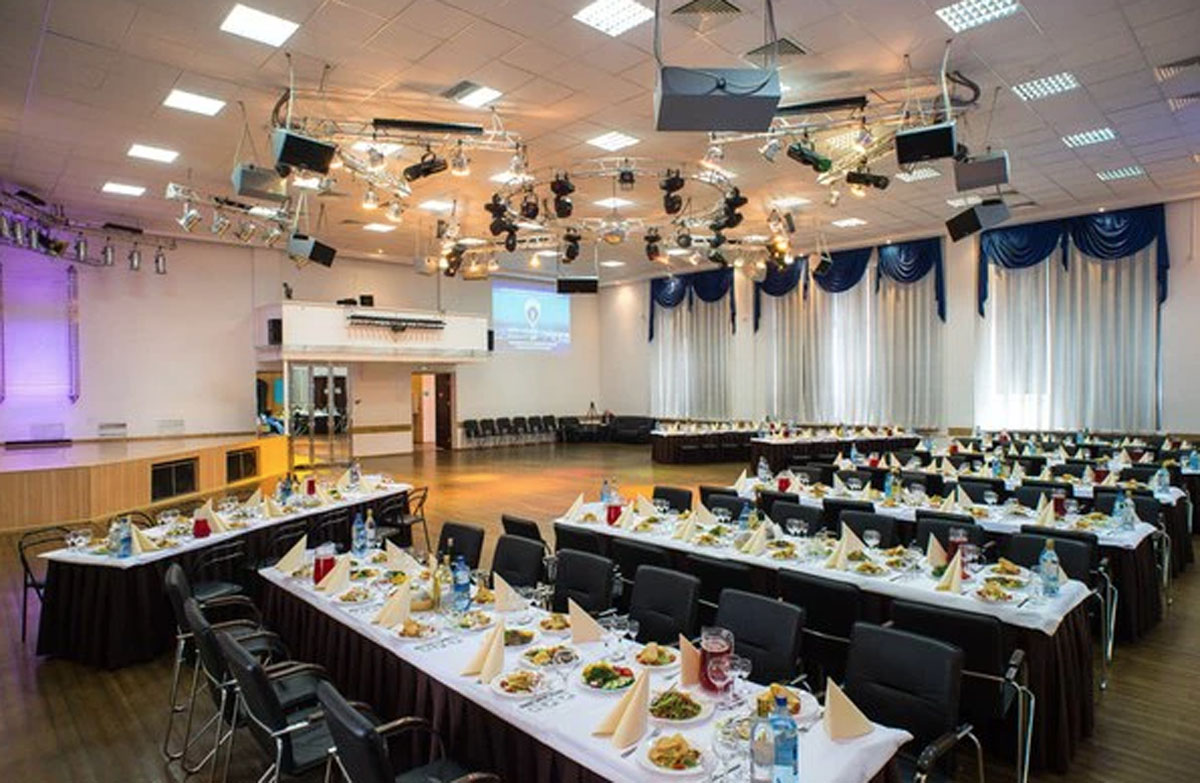 Основной зал