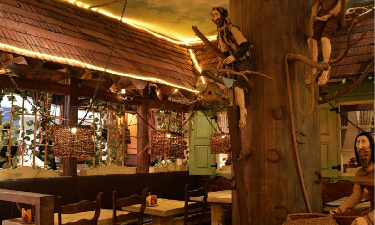 Основной зал — Брикас