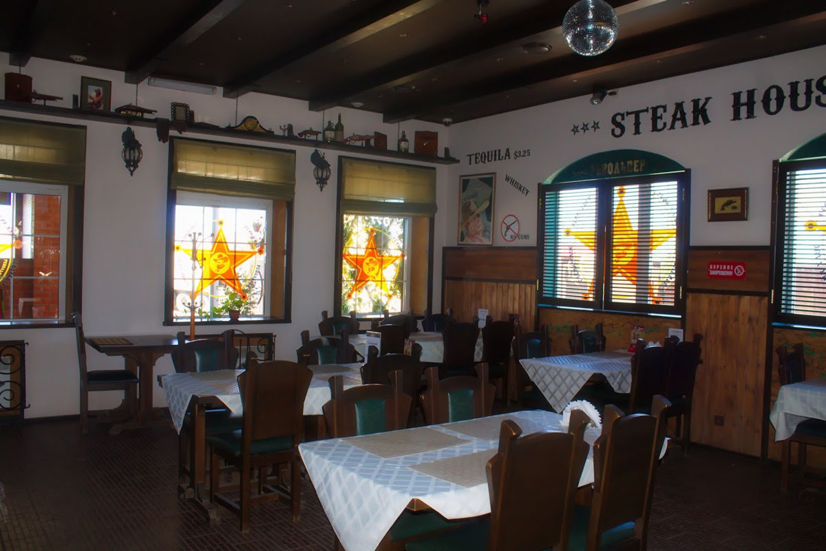 Основной зал — Револьвер