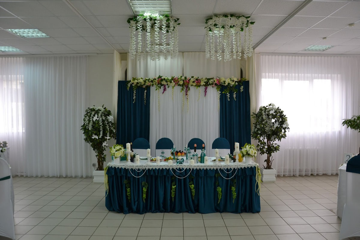 Зал на 100 человек — Банкетный комплекс Праздничный