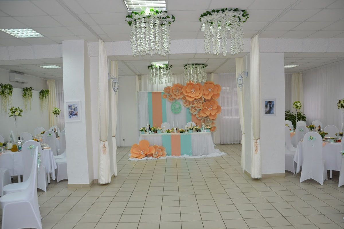 Зал на 100 человек — Банкетный комплекс Праздничный