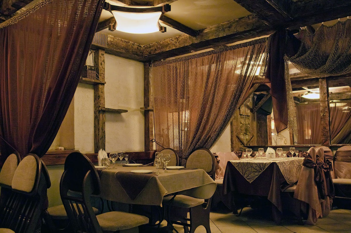 Основной зал — Старый Город