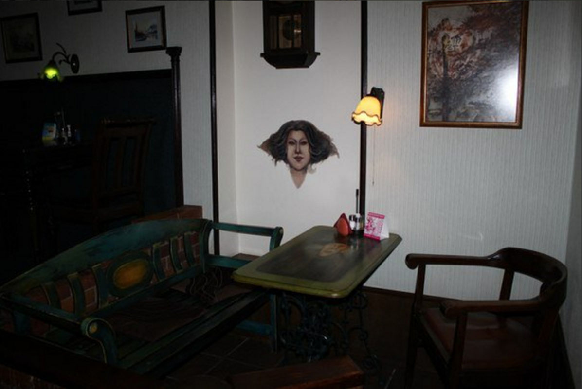 Основной зал — 12 стульев