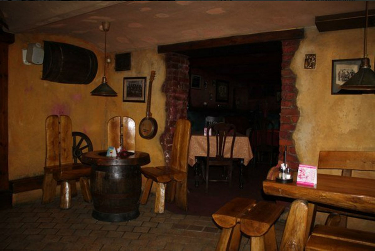 Основной зал — 12 стульев