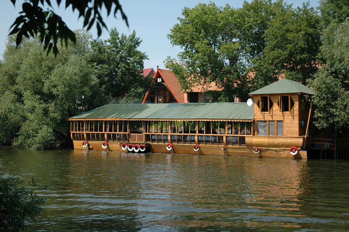 Основной зал — Ресторан Бочка