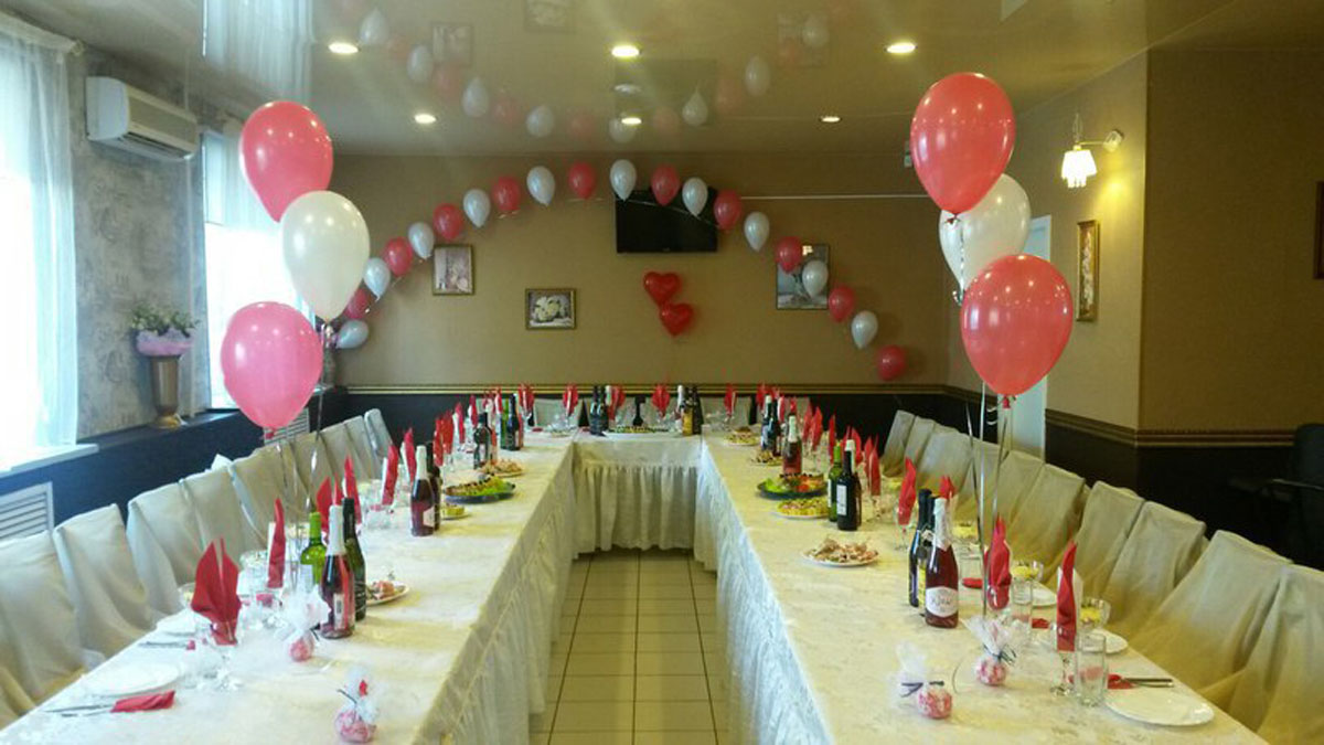 Основной зал — Поешь-ка