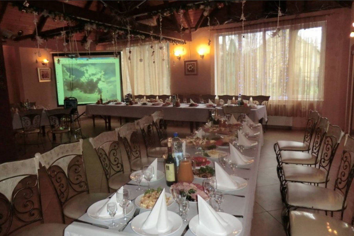 Основной зал — Уралочка