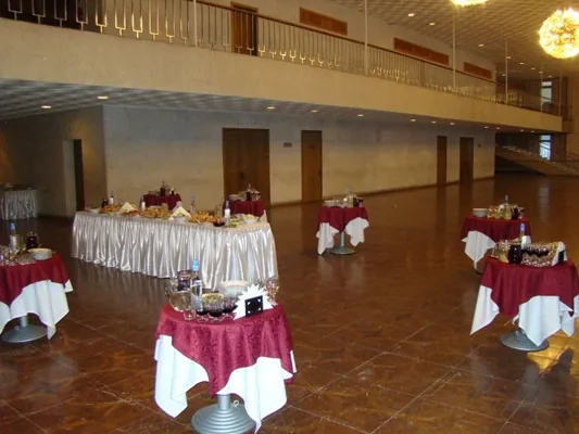 Основной зал