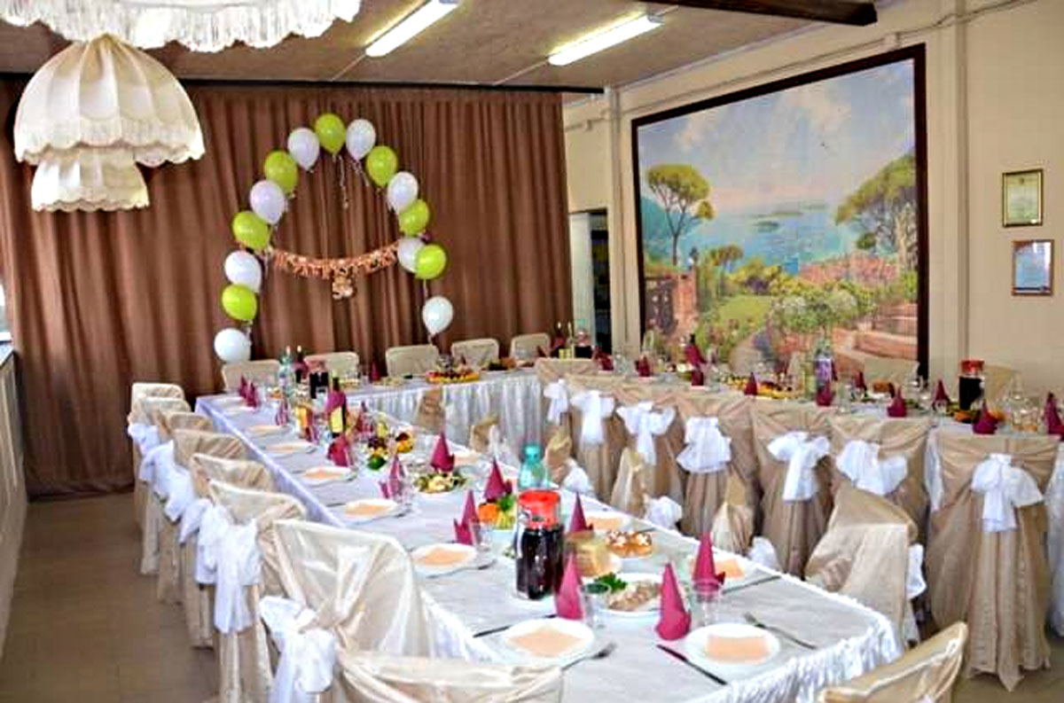 Банкетный зал — Поешь-ка на Докучаева